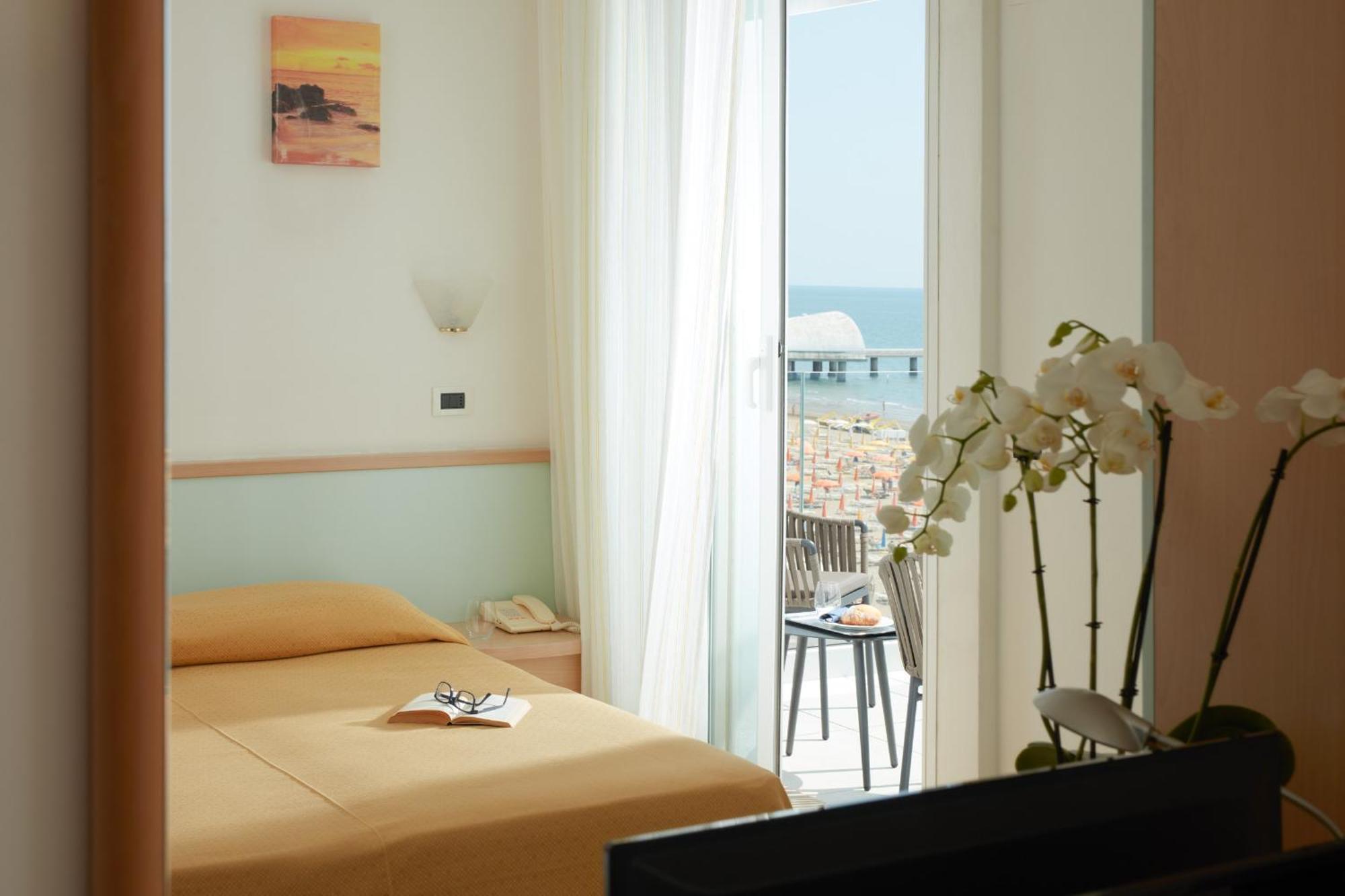 Hotel Pelikan Λινιάνο Σαμπιαντόρο Εξωτερικό φωτογραφία