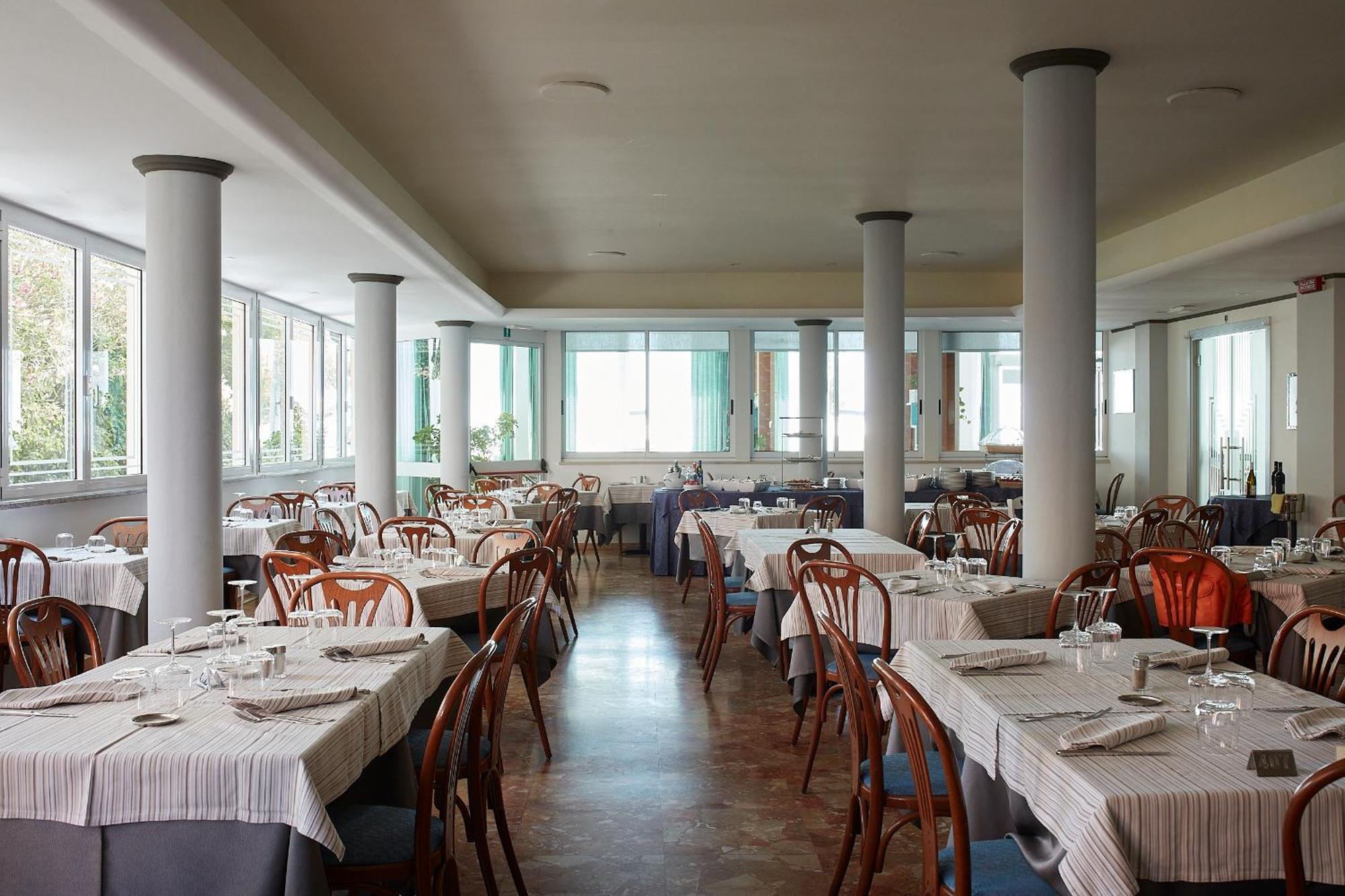 Hotel Pelikan Λινιάνο Σαμπιαντόρο Εξωτερικό φωτογραφία